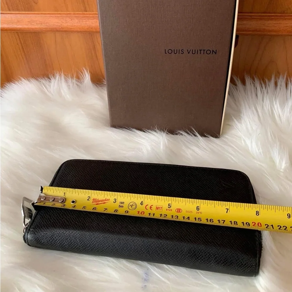 Sold🔔🔔🔔LV Taiga Long Zippy Wallet
Unisex❤️💗 - Picture 13 of 16